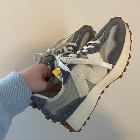 New Balance 327 Sneakers Arctic Gray Womens 7.5 Mens 6 Retro 70s Sneaker - Picture 3 of 16